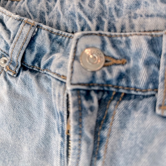 Classic Light Blue Women's Jeans - Picture 8 of 15